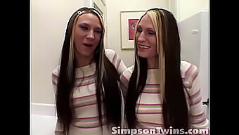 Simpson Twins Menikmati Seks Rumahan Dan Jari Klitoris