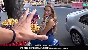 Latina Quente E Sexy É Pega Para Uma Foda Intensa No Mercado